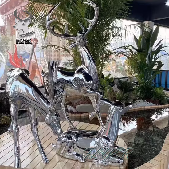 Esculturas de animais abstratas modernas personalizadas em tamanho real Escultura de estátua de família de cervos de aço inoxidável ao ar livre